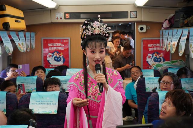 长三角大环线“牵手”烟雨大黄山